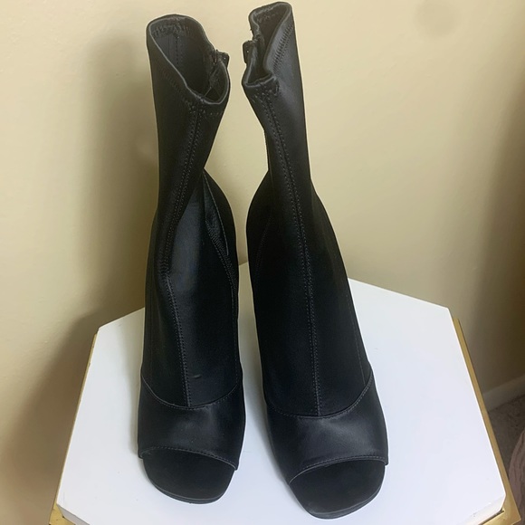 Steve Madden Black Satin Open Toe Heels Bootie - Picture 3 of 7